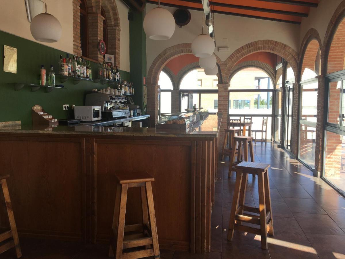 Hotel La Bodega Ла-Альмунія-де-Донья-Годіна Екстер'єр фото