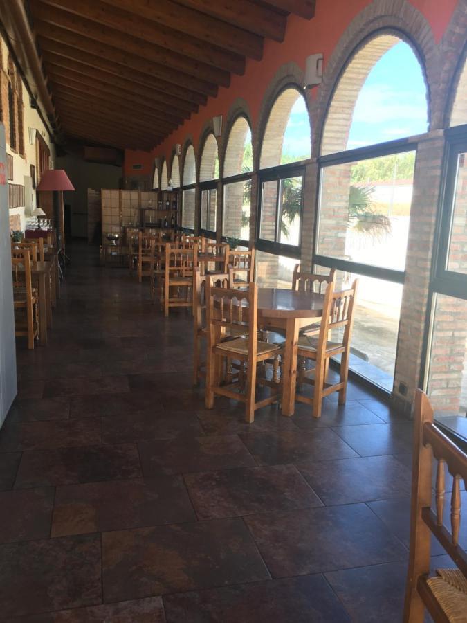 Hotel La Bodega Ла-Альмунія-де-Донья-Годіна Екстер'єр фото
