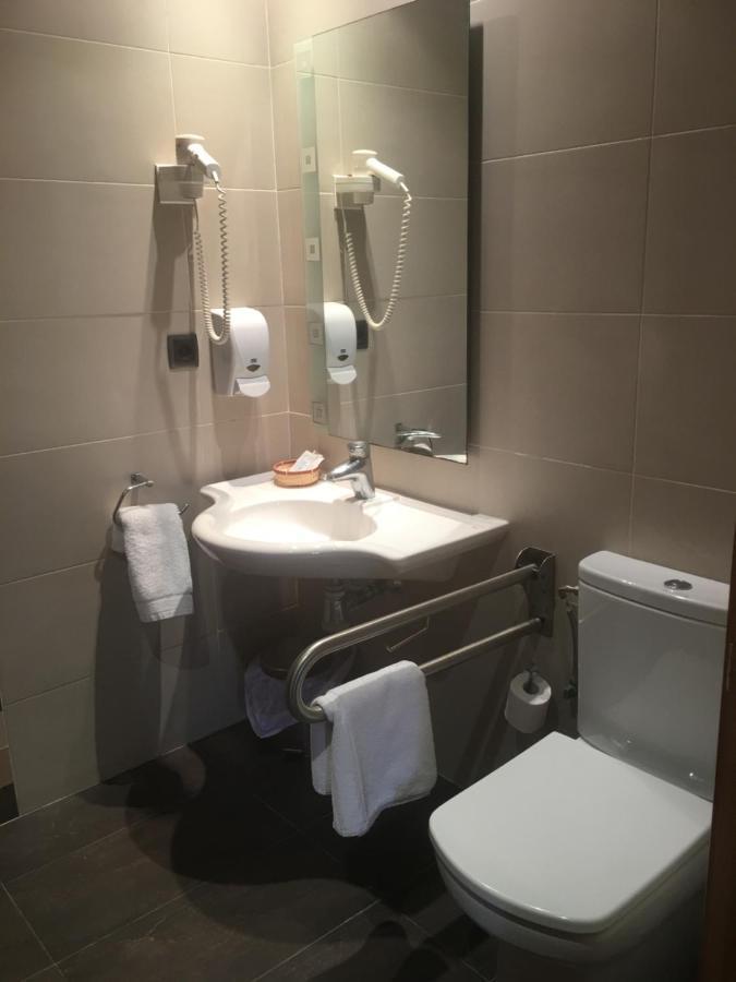 Hotel La Bodega Ла-Альмунія-де-Донья-Годіна Екстер'єр фото