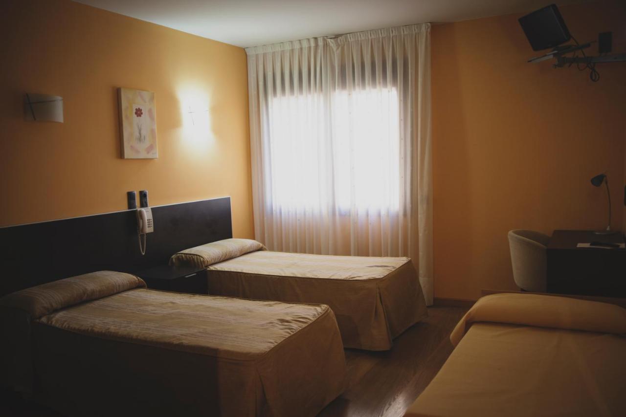 Hotel La Bodega Ла-Альмунія-де-Донья-Годіна Екстер'єр фото