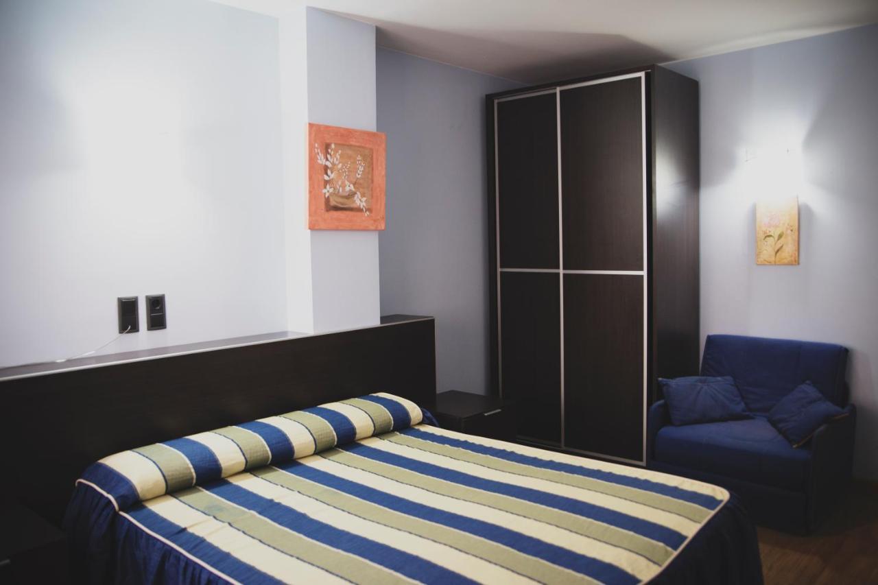 Hotel La Bodega Ла-Альмунія-де-Донья-Годіна Екстер'єр фото