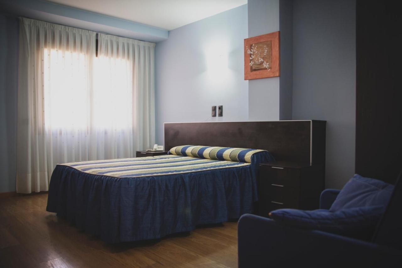 Hotel La Bodega Ла-Альмунія-де-Донья-Годіна Екстер'єр фото