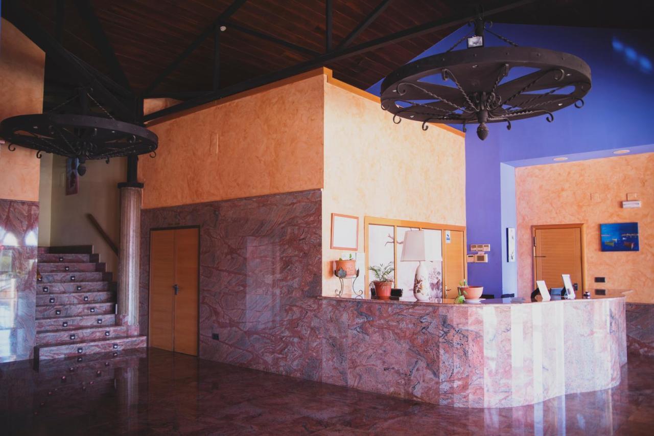 Hotel La Bodega Ла-Альмунія-де-Донья-Годіна Екстер'єр фото