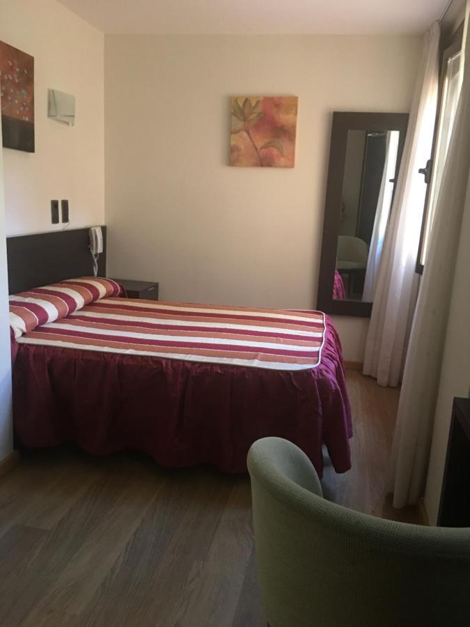 Hotel La Bodega Ла-Альмунія-де-Донья-Годіна Екстер'єр фото