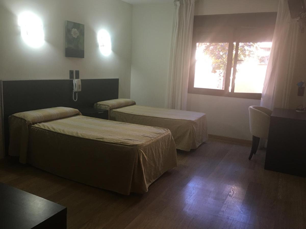 Hotel La Bodega Ла-Альмунія-де-Донья-Годіна Екстер'єр фото