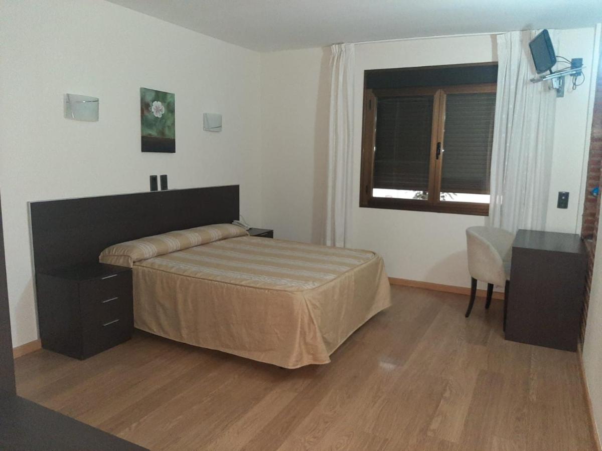 Hotel La Bodega Ла-Альмунія-де-Донья-Годіна Екстер'єр фото
