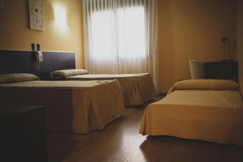 Hotel La Bodega Ла-Альмунія-де-Донья-Годіна Екстер'єр фото